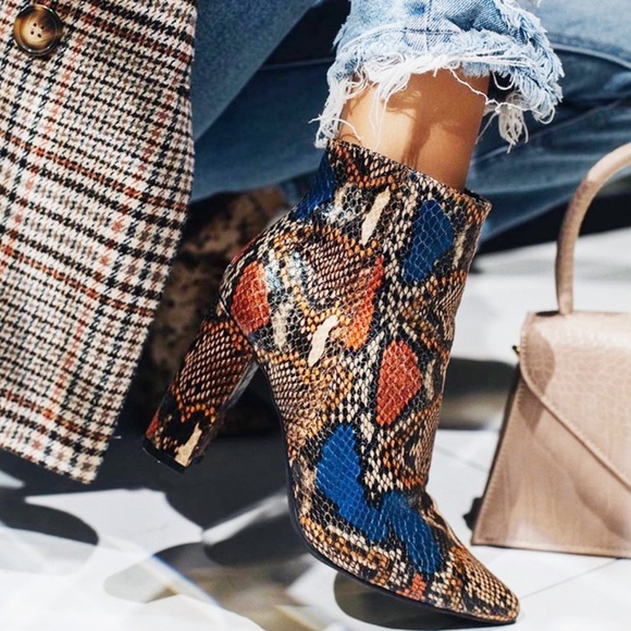 Shoes - NEW🔥 Snake Multi Color Pointed Toe Ankle Booties
